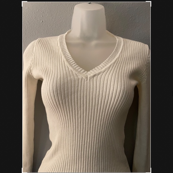 Brandy Melville White Milena Sweater - Picture 4 of 10